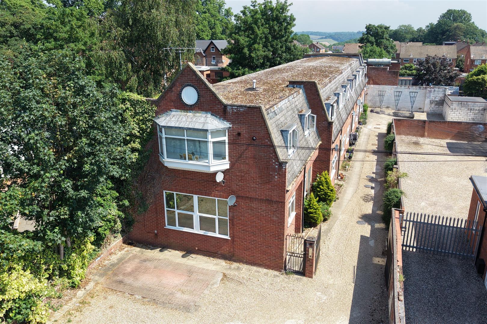 2 bed property in Norcot Road, Reading